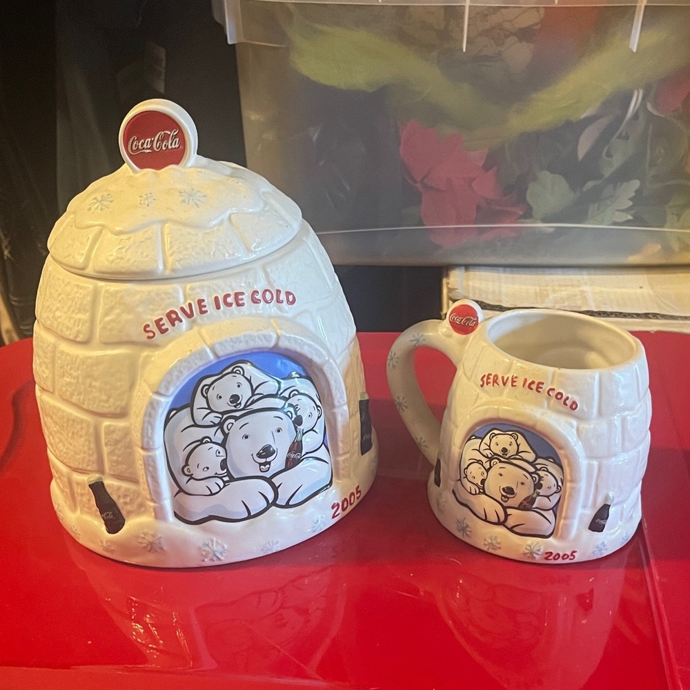 Coca-Cola White and Red Polar Bear Igloo Set